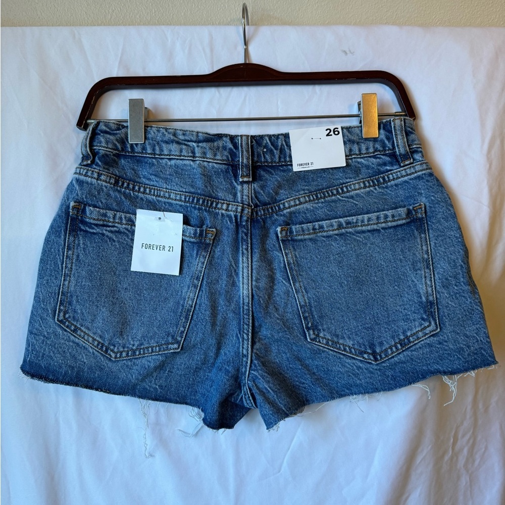 FOREVER 21 Distressed Denim Shorts NWT Size 26 High Rise Raw Hem - Picture 6 of 6